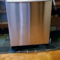 New (never connected) Samsung Dishwasher with Storm Wash