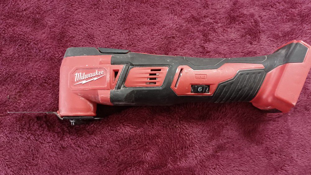M18 18V Lithium-Ion Cordless Oscillating Multi-Tool (Tool-Only)

