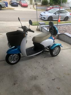 2025 E-Wheels mobility scooter