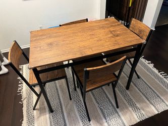 Table with 4 chairs