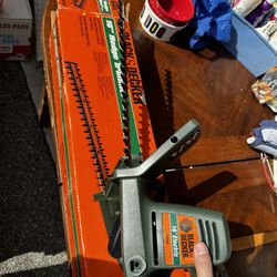 B& D Hedge Trimmer16” Brand New