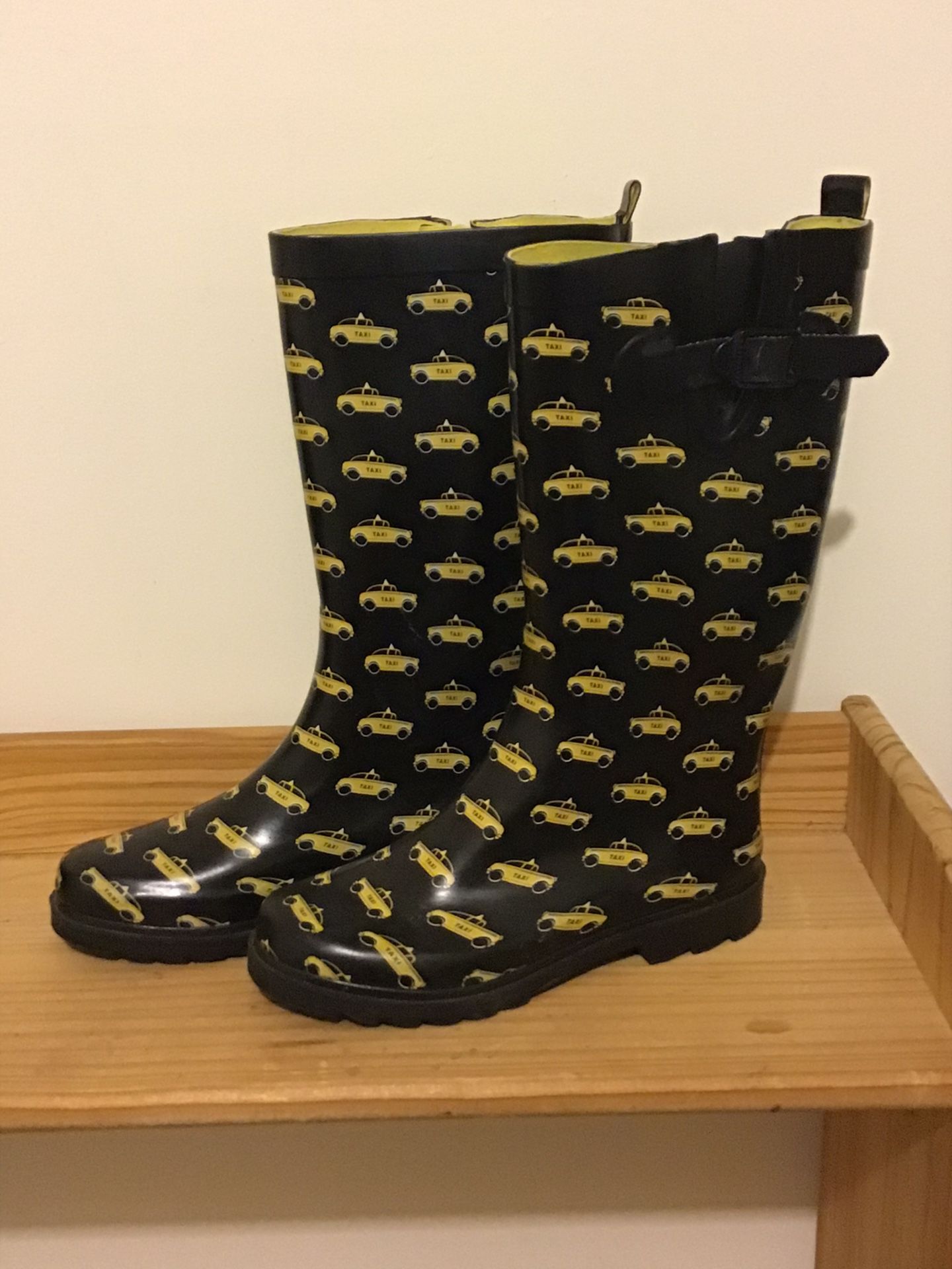 Capelli New York taxi cab rubber rain boots - size 8