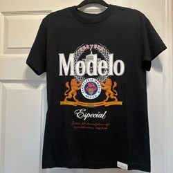 Small Black Diamond Modelo T-Shirt  