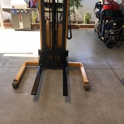 Big Joe Electric Lift $3500