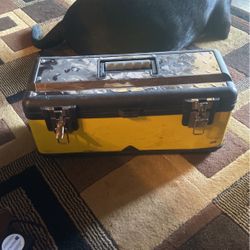 Nice Tool Box 18”x8”x9”. Has Rubber Inside W/extra Tray. Good Condition 