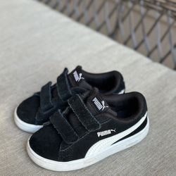 Toddler puma shoes 7 size. Natural suede