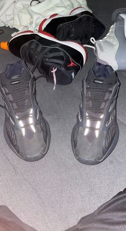 Yeezy 700 Dark Glow Size 12.5