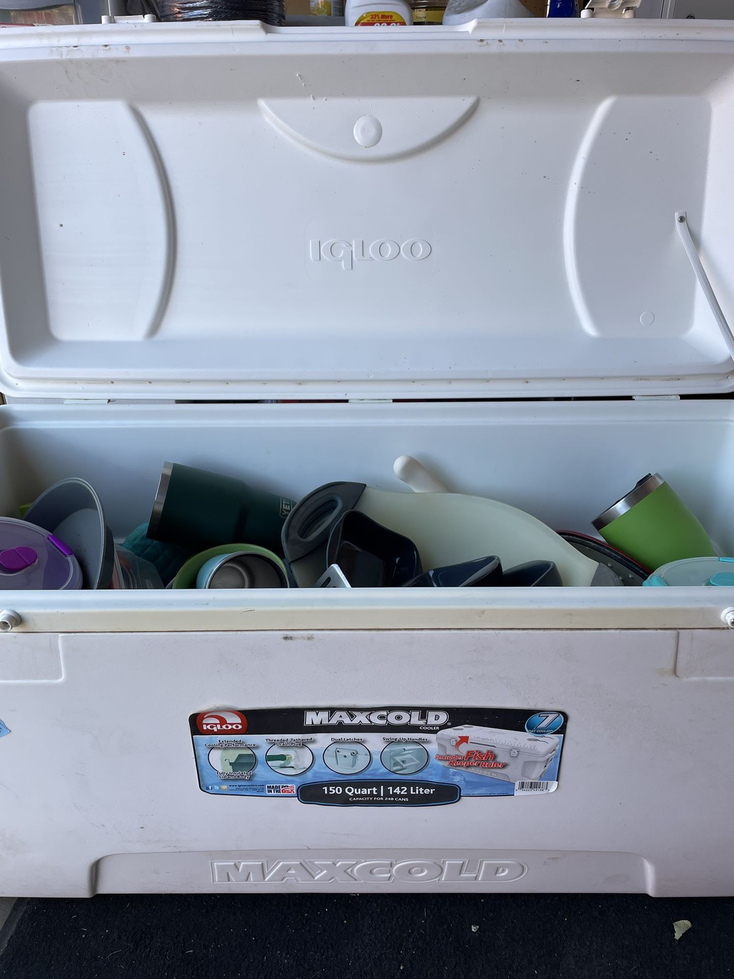 Igloo Cooler With Kitchen Supplies 