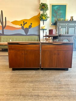 Pair of MCM Nightstands / Side Tables / End Table / Vintage!