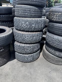 285-70R17 NITTO used set good condition 280