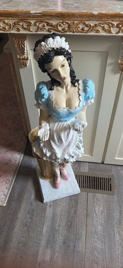 Maid statue Genevieve