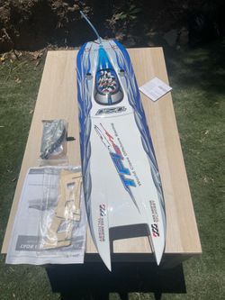 Electric RC racing boat