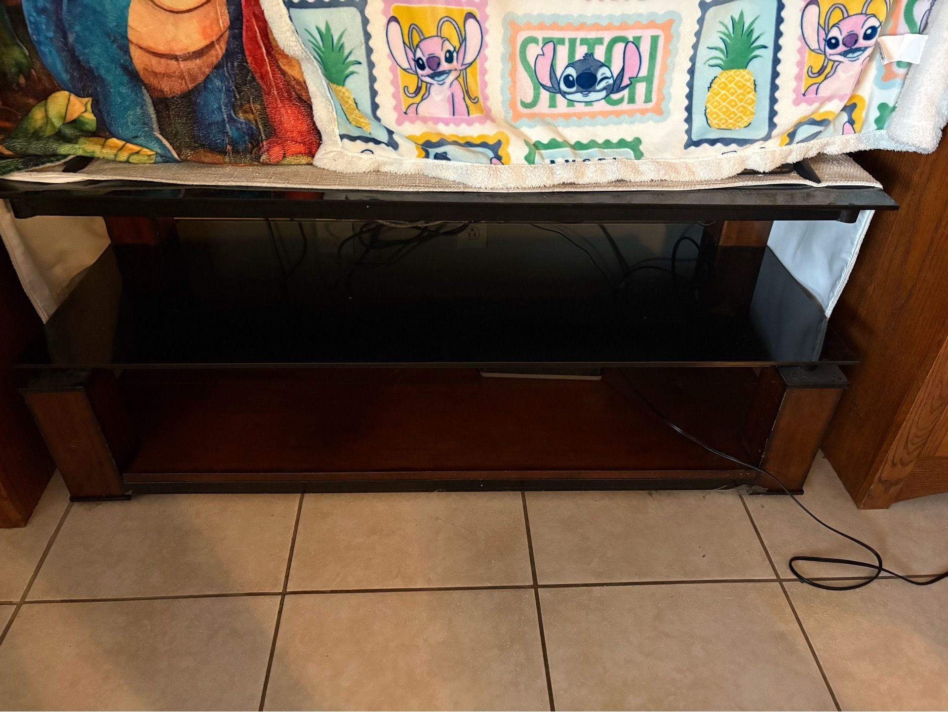 Tv stand holds 65 inch tv