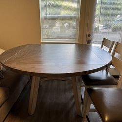 Dining table + 4 chairs 