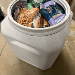 Dog Bin And treats 