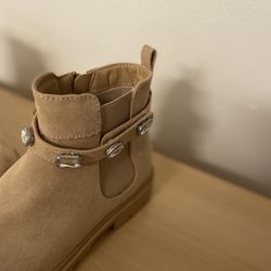 Cute Boots With Jewel Band