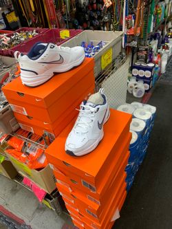 Nike monarch