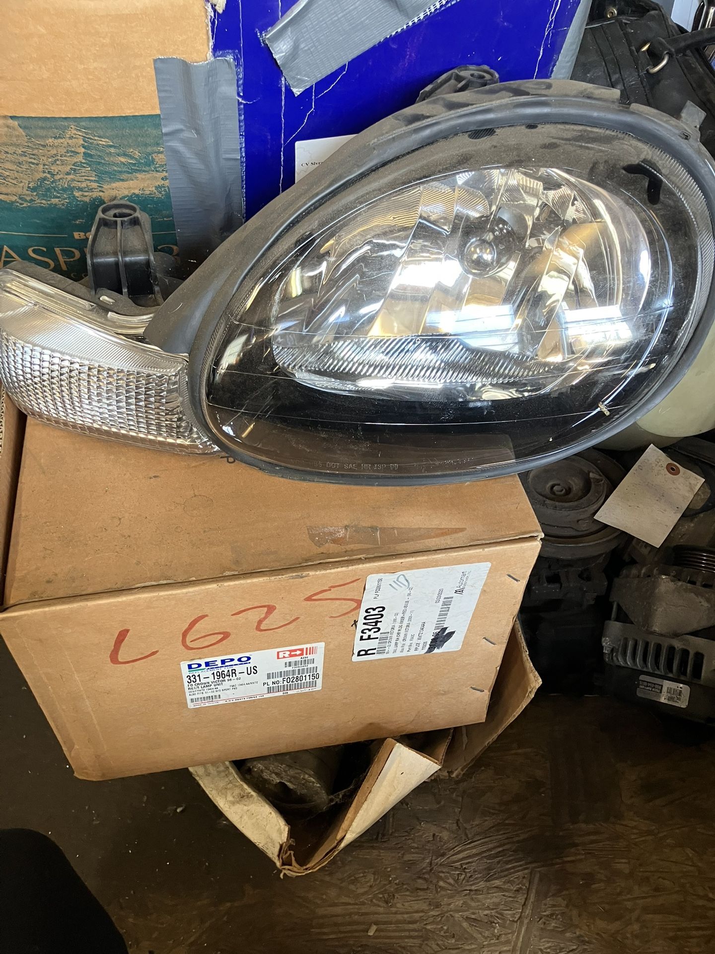 01 Dodge Neon Passenger Headlight