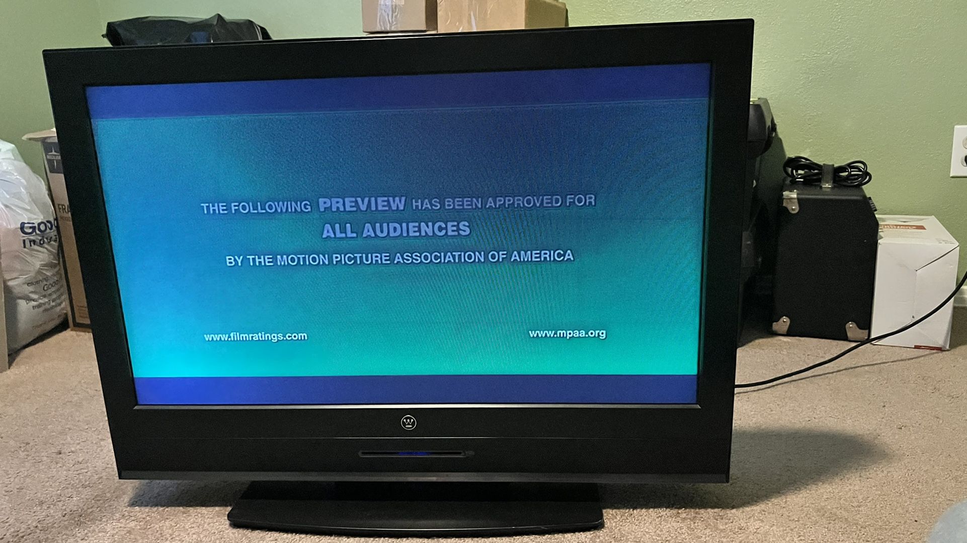 Westinghouse 32" TV LCD HDTV Combo - SK-32H570D TV and DVD player works