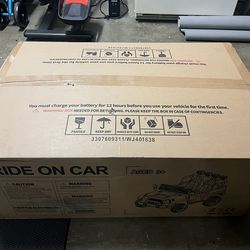 Ride On Car for kids. New in box! Color: Pink
