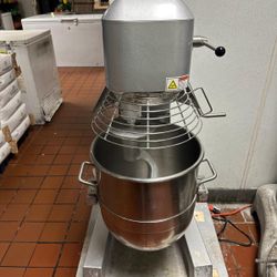 Commercial dough mixer
