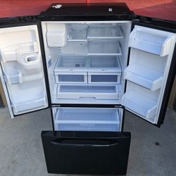 🔆🇺🇸☆GE Profile ☆🇺🇸🔆 Black French Doors Fridge in Great Condition 