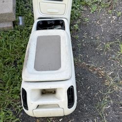 99-06 Middle Console Silverado o sierra