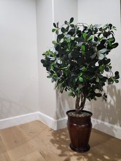 2  ALMOST NEW ARTIFICIAL PLANTS