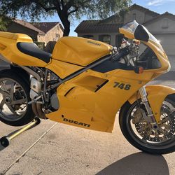 2001 Ducati 748 - 18k miles excellent condition