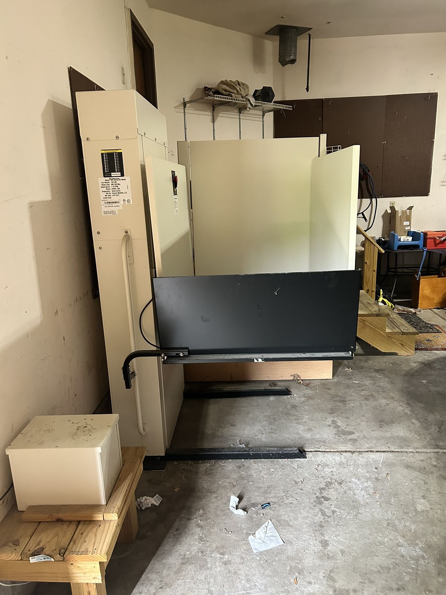 Outdoor /indoor Wheelchair Lift