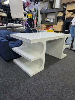 Shelf / table