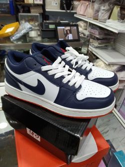 New Nike sneakers size 7.5