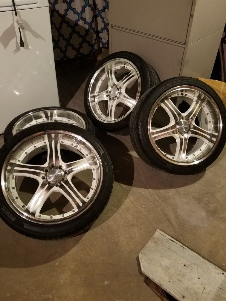 Universal rims with tire