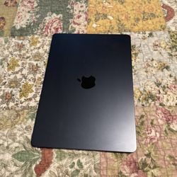 Late 2025 MacBook Air 8gb. 128