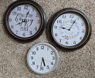 Wall clocks working