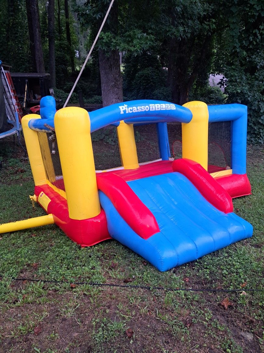 PICASSO-TILES Outdoor Inflatable Bouncer