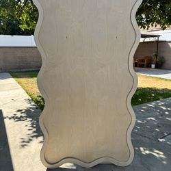 Wavy Backdrop Wall