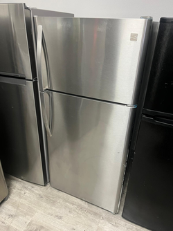 Kenmore Top Freezer Fridge – Stainless, 19 cu ft, Clean