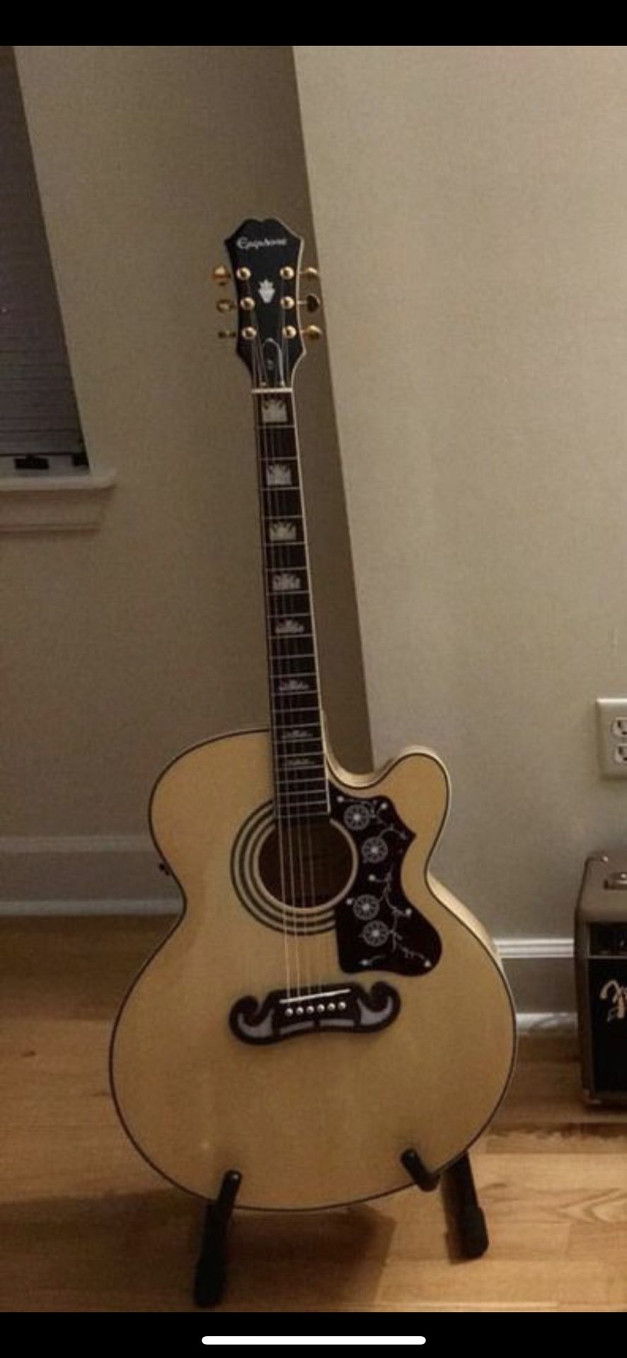J200 CE acoustic electric with fender acoustic amp
