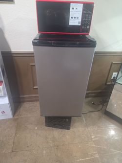 Mini Fridge 20.00