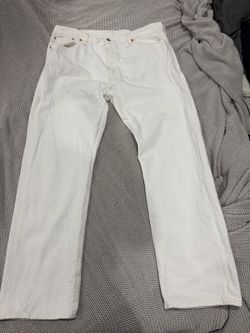 White Levi’s 501s