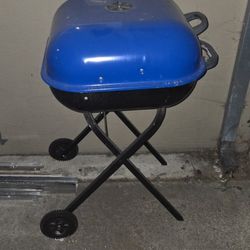Mid Sized Charcoal Grill