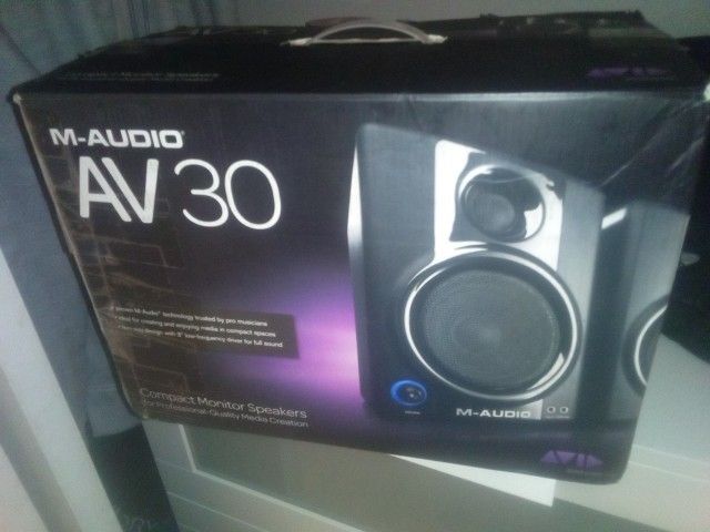 M-Audio AV30