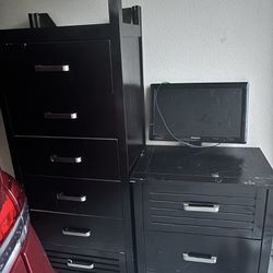 Dressers & 24 Inch TV