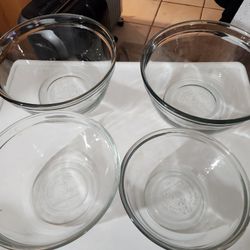 BARELY USED 4 GLASS BOWL SET CONVENTIONAL OVEN AND MICROWAVE SAFE 