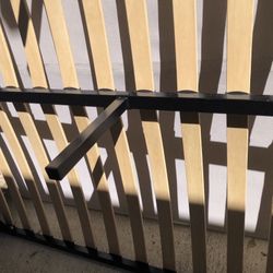 Queen Bed Frame Like New Good Condition No Squeaks 
