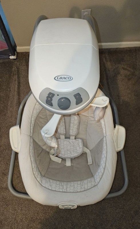 Graco Duet Connect LX Seat And Bouncer