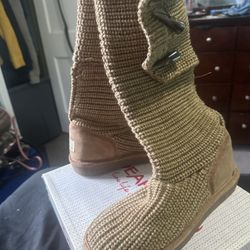 Bearpaw Women’s Snow Boots Size 8