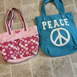 ROXY And PEACE Ladies/Girl Totes/Like New/ both For 15.00 