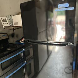 2023 Black Refrigerator Top/Bottom (FREE DELIVERY)